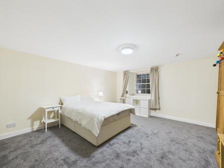 5 bedroom Flat to let in London Street, New Town, Edinburgh, EH3