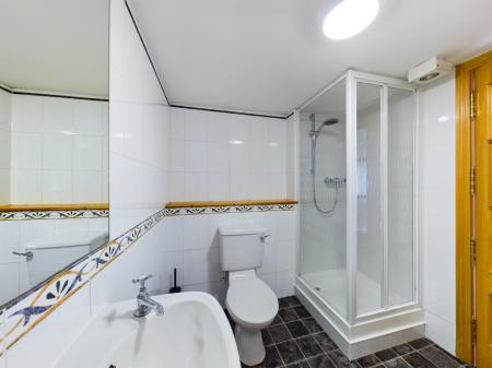 3 bedroom Flat to let in Great Junction Street, Leith, Edinburgh, EH6