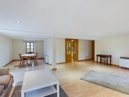 3 bedroom Flat to let in Great Junction Street, Leith, Edinburgh, EH6