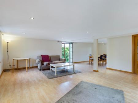 3 bedroom Flat to let in Great Junction Street, Leith, Edinburgh, EH6