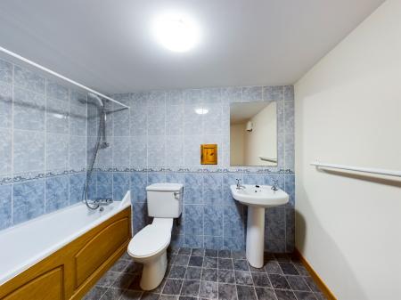 3 bedroom Flat to let in Great Junction Street, Leith, Edinburgh, EH6