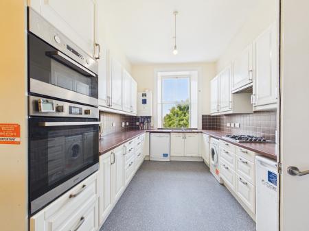 6 bedroom Flat to let in Polwarth Gardens, Polwarth, Edinburgh, EH11