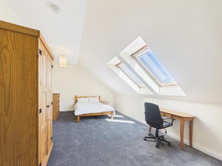 6 bedroom Flat to let in Polwarth Gardens, Polwarth, Edinburgh, EH11