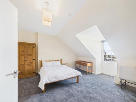 6 bedroom Flat to let in Polwarth Gardens, Polwarth, Edinburgh, EH11