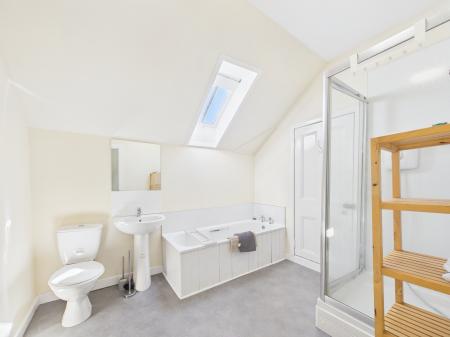 6 bedroom Flat to let in Polwarth Gardens, Polwarth, Edinburgh, EH11