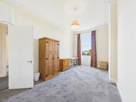 6 bedroom Flat to let in Polwarth Gardens, Polwarth, Edinburgh, EH11