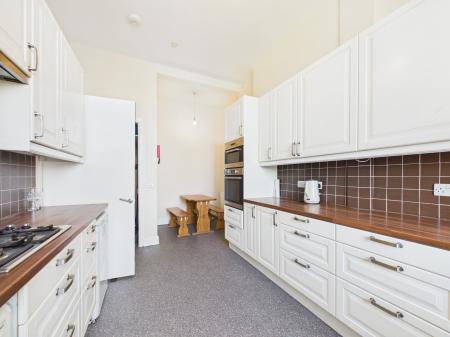 6 bedroom Flat to let in Polwarth Gardens, Polwarth, Edinburgh, EH11