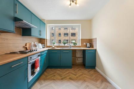 2 bedroom Flat for sale in New Johns Place, Newington, Edinburgh, EH8