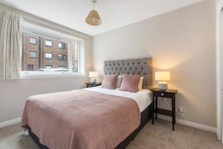 2 bedroom Flat for sale in New Johns Place, Newington, Edinburgh, EH8