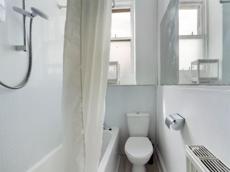 3 bedroom Flat to let in Warrender Park Road, Marchmont, Edinburgh, EH9