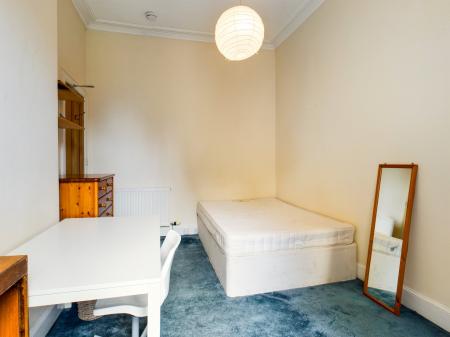 3 bedroom Flat to let in Warrender Park Road, Marchmont, Edinburgh, EH9