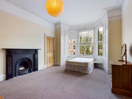 3 bedroom Flat to let in Warrender Park Road, Marchmont, Edinburgh, EH9