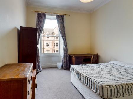 3 bedroom Flat to let in Warrender Park Road, Marchmont, Edinburgh, EH9