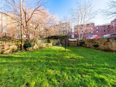2 bedroom Flat to let in Dundee Terrace, Fountainbridge, Edinburgh, EH11