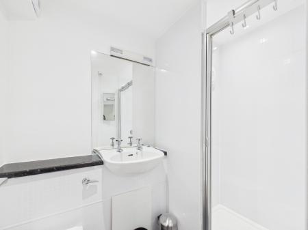 1 bedroom Flat to let in Dundonald Street, New Town, Edinburgh, EH3