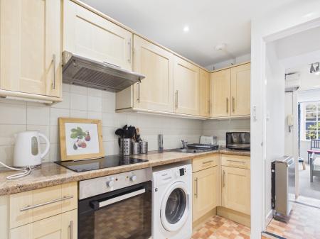 1 bedroom Flat to let in Dundonald Street, New Town, Edinburgh, EH3