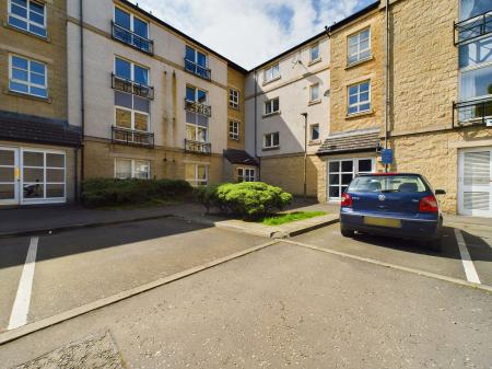 2 bedroom Flat to let in Cadiz Street, Leith, Edinburgh, EH6