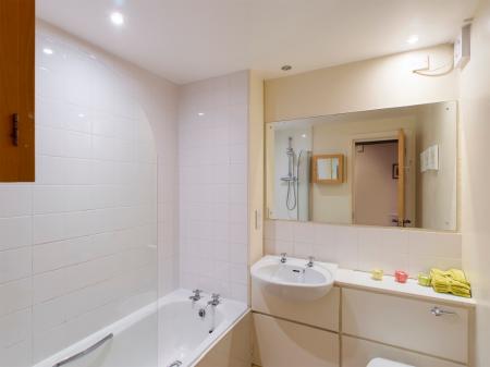 2 bedroom Flat to let in The Shore, The Shore, Edinburgh, EH6