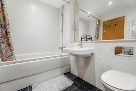 2 bedroom Flat for sale in Sheriff Brae, Leith, Edinburgh, EH6
