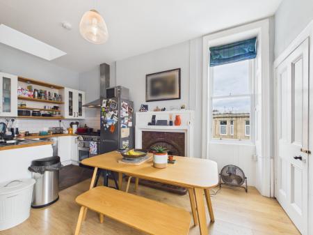 2 bedroom Flat to let in Dudley Grove, Trinity, Edinburgh, EH6