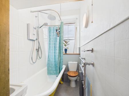 2 bedroom Flat to let in Dudley Grove, Trinity, Edinburgh, EH6