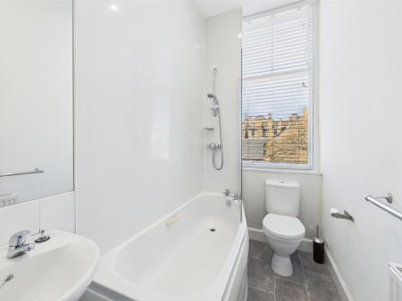 2 bedroom Flat to let in Lochrin Terrace, Tollcross, Edinburgh, EH3
