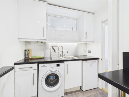 2 bedroom Flat to let in Lochrin Terrace, Tollcross, Edinburgh, EH3