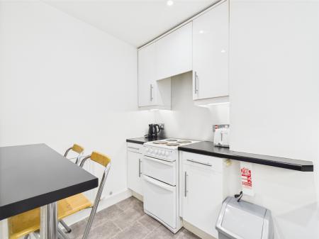 2 bedroom Flat to let in Lochrin Terrace, Tollcross, Edinburgh, EH3