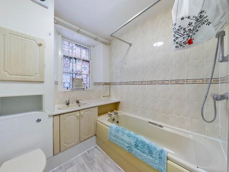 1 bedroom Flat to let in Young Street, Central, Edinburgh, EH2