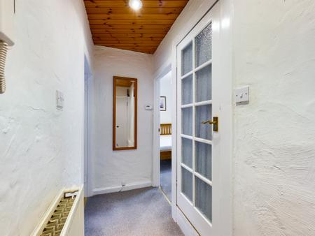 1 bedroom Flat to let in Young Street, Central, Edinburgh, EH2
