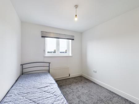 3 bedroom Flat to let in Hermand Street, Slateford, Edinburgh, EH11
