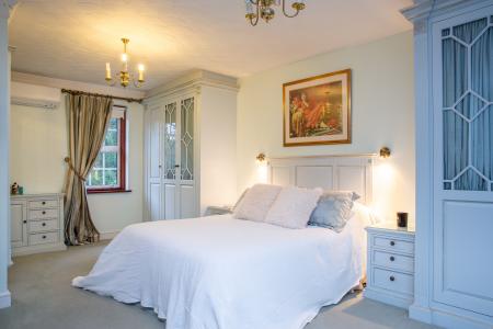 5 bedroom Detached house for sale in Bush Hill, Winchmore Hill, London, N21