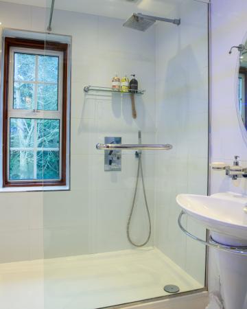 5 bedroom Detached house for sale in Bush Hill, Winchmore Hill, London, N21