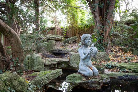 5 bedroom Detached house for sale in Bush Hill, Winchmore Hill, London, N21