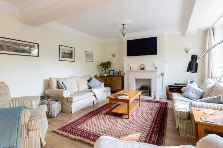 5 bedroom Detached house for sale in Landra Gardens, Winchmore Hill, London, N21