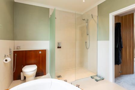 5 bedroom Detached house for sale in Landra Gardens, Winchmore Hill, London, N21