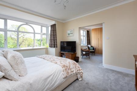 5 bedroom Detached house for sale in Landra Gardens, Winchmore Hill, London, N21