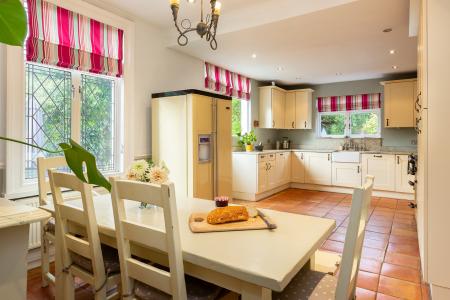 4 bedroom Semi-detached house for sale in Park Road, New Barnet, London, EN4