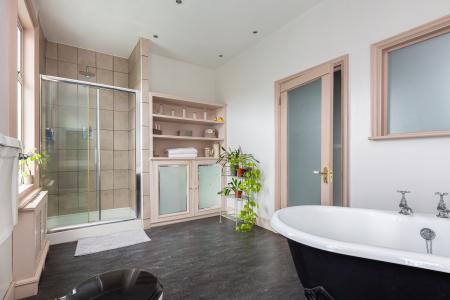 4 bedroom Semi-detached house for sale in Park Road, New Barnet, London, EN4