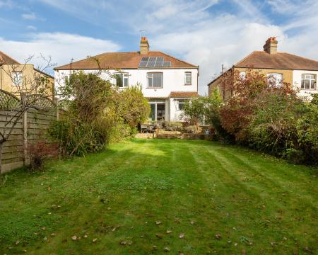 Ridge Crest, Enfield, London, EN2