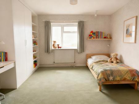 2 bedroom Flat for sale in Baker Street, Enfield, London, EN1