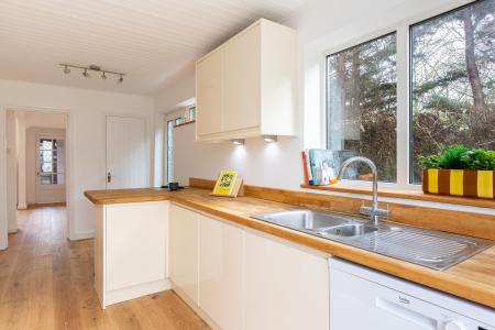 3 bedroom Semi-detached house for sale in Southgate Road, Potters Bar, Hertsmere, EN6