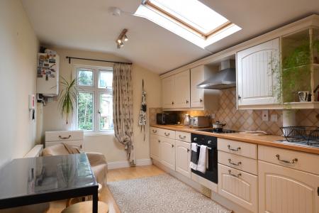 2 bedroom Flat to let in Parkhurst Road, London, N22