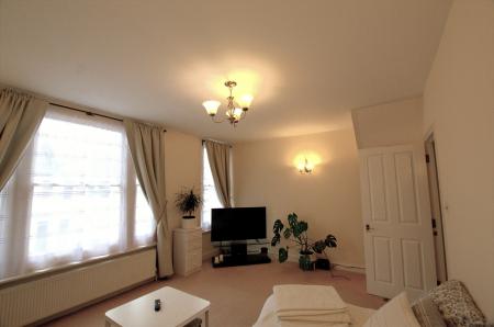 2 bedroom Flat to let in Parkhurst Road, London, N22