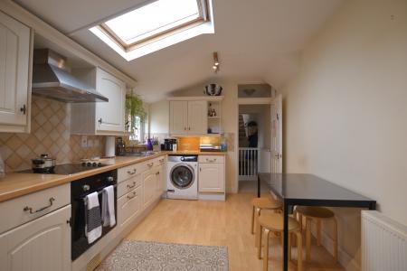 2 bedroom Flat to let in Parkhurst Road, London, N22