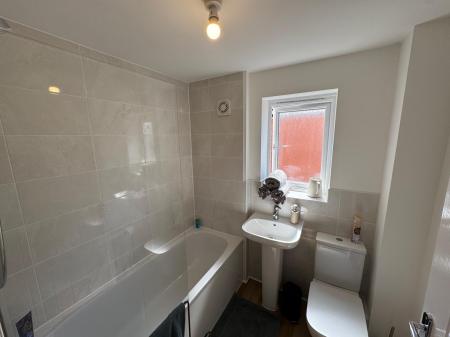 4 bedroom Flat to let in Manor Way, Erdington, Birmingham, B24