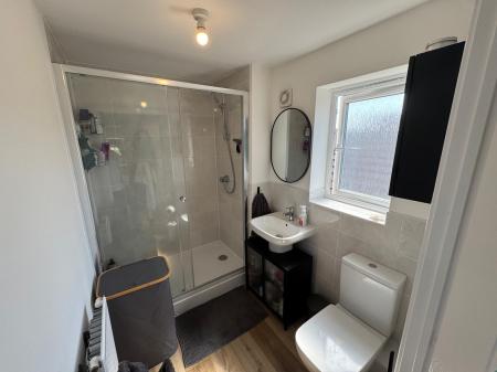 4 bedroom Flat to let in Manor Way, Erdington, Birmingham, B24