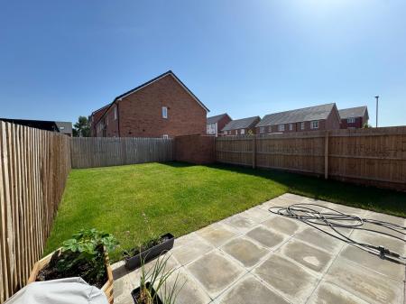 4 bedroom Flat to let in Manor Way, Erdington, Birmingham, B24