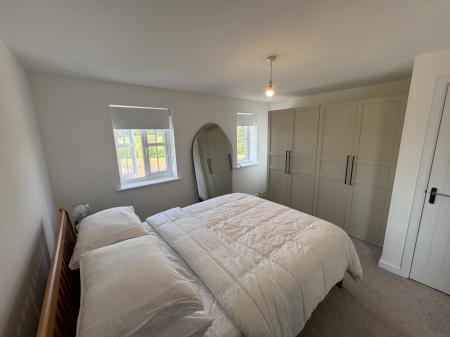 4 bedroom Flat to let in Manor Way, Erdington, Birmingham, B24