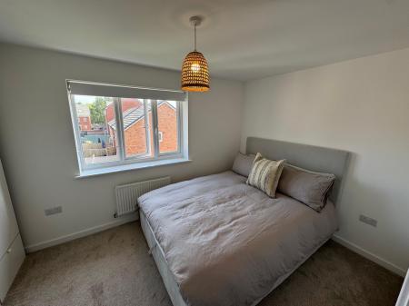 4 bedroom Flat to let in Manor Way, Erdington, Birmingham, B24